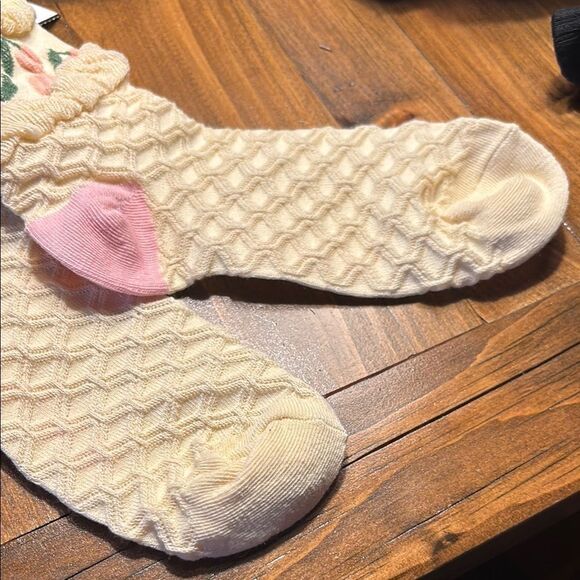 Cheemy Free Socks with Pink Accents - Picture 4 of 8